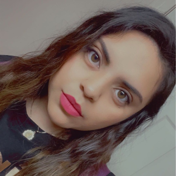 Meet your Posher, Gabriela - Picture 1 of 1